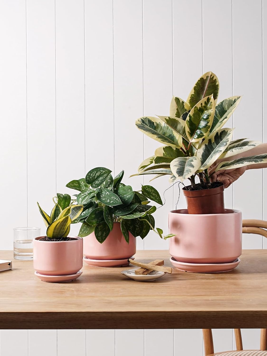 Ceramiczne doniczki – zestaw 3 szt., 10,5+13+17 cm, z drenażem i podstawką, różowe